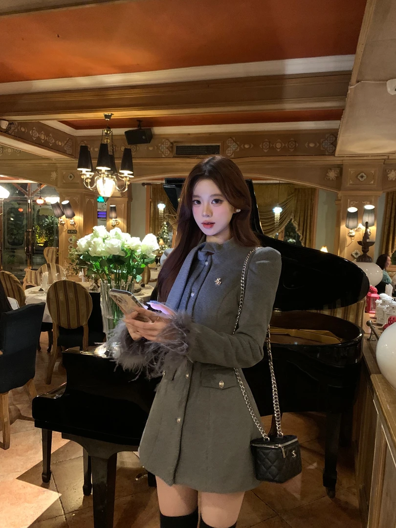 两只水仙 门面千金 财阀风灰色夹羽绒可拆卸鸵鸟毛毛呢外套