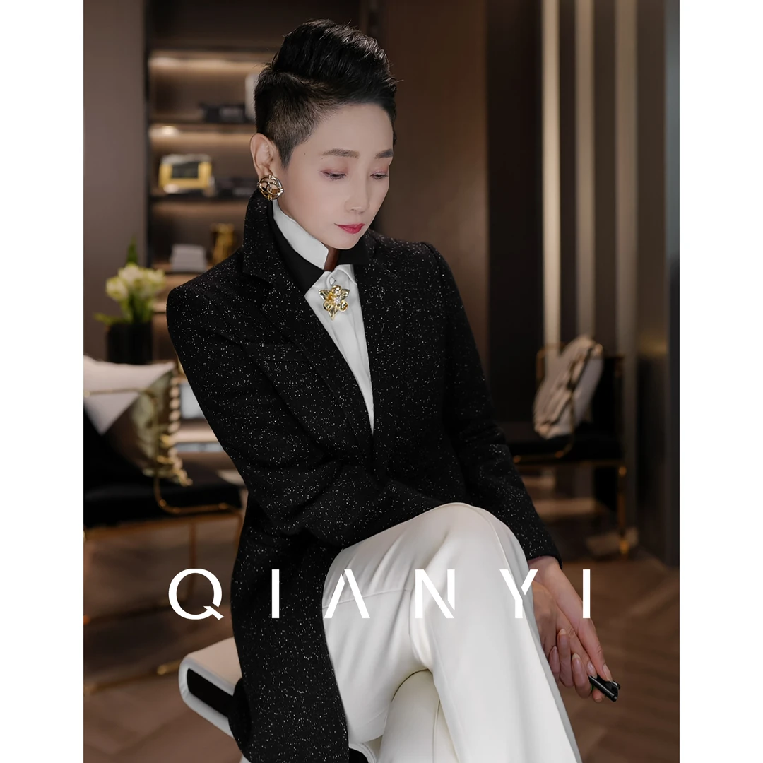 纤屹2024新款秋冬气质百搭通勤黑白点高级感皮领休闲女装西装外套