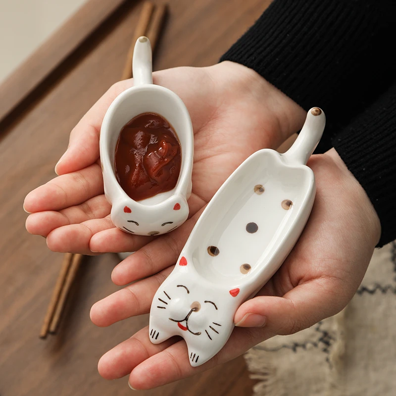 日式手绘可爱卡通酱料碟子小猫酱油碟陶瓷调料碟创意一体带筷架托