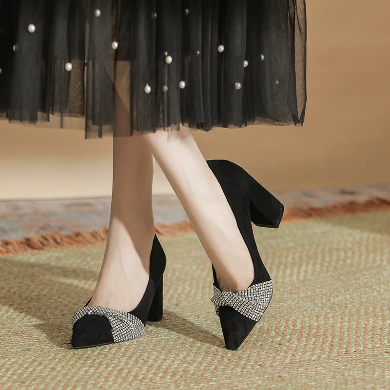 黑色尖头高跟鞋女小香风水钻粗跟职业工作鞋春秋气质时尚百搭春季