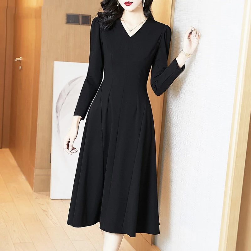 赫本风黑色连衣裙女新款气质中长款高贵小黑裙收腰高贵女士连衣裙