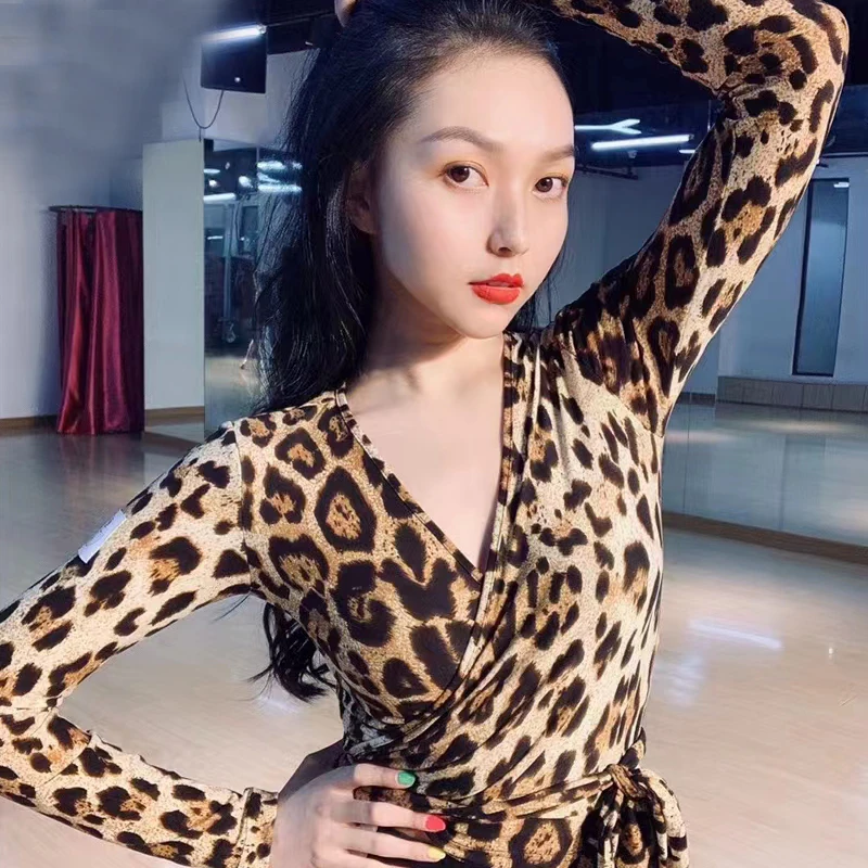 艺鑫舞服001款豹纹拉丁舞上衣练习服长袖性感