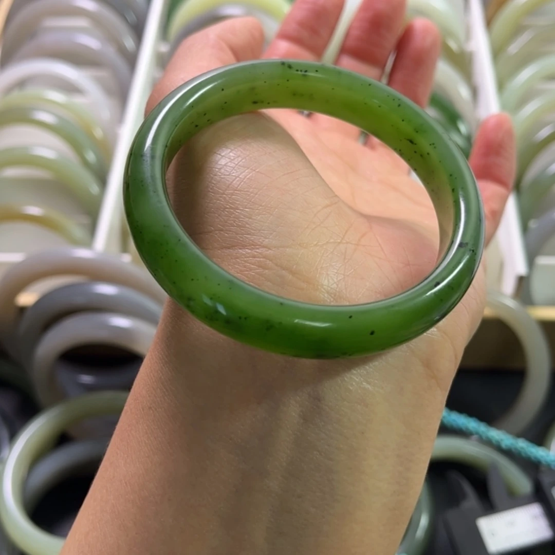 【闪购商品】和田玉手镯57.5圈未镶嵌?****娜