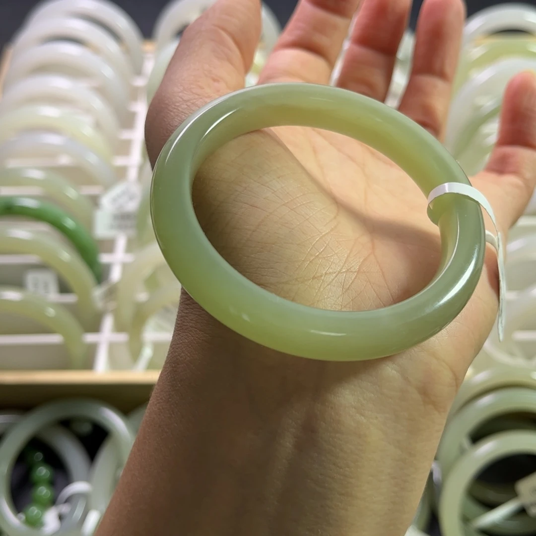 和田玉手镯54圈口未镶嵌