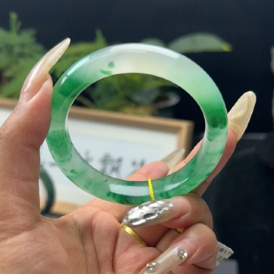 独龙玉冰飘花手镯