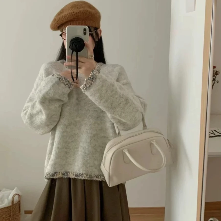 韩系设计感圆领丝绒毛衣