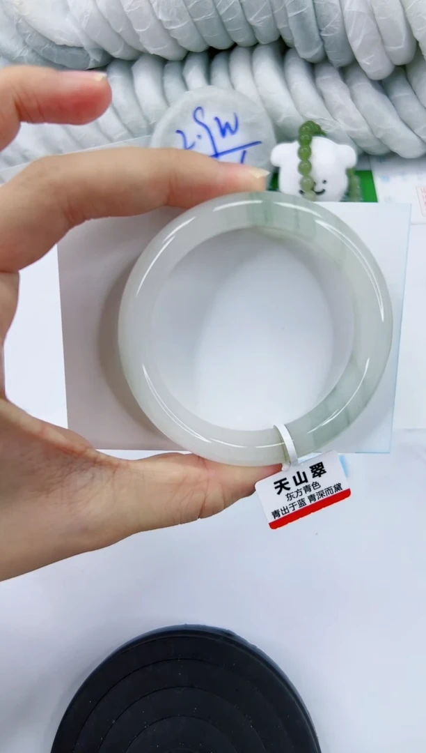 【闪购商品】石英质玉手镯未镶嵌24-55.2