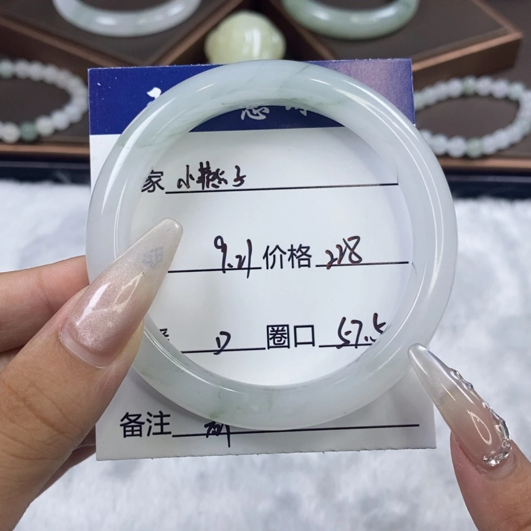 石英质玉手镯未镶嵌