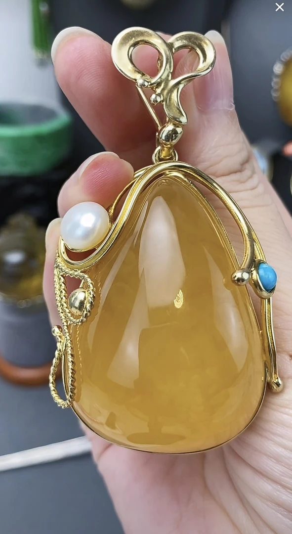 蜜蜡吊坠时尚黄色