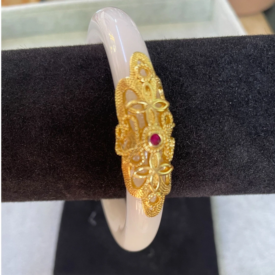 时尚精美金丝玉手镯