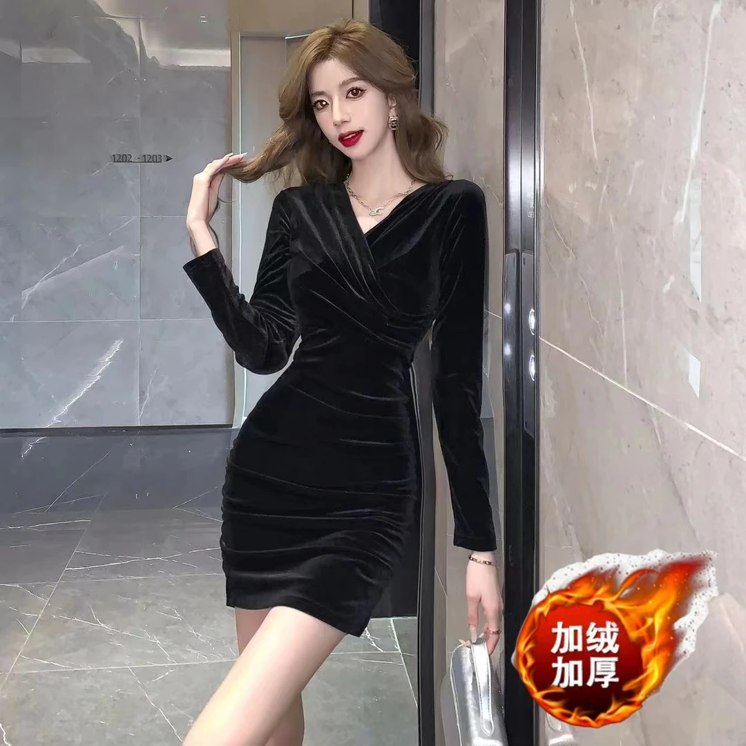黑色金丝绒连衣裙女秋季新款交叉V领收腰显瘦修身包臀裙内搭短裙