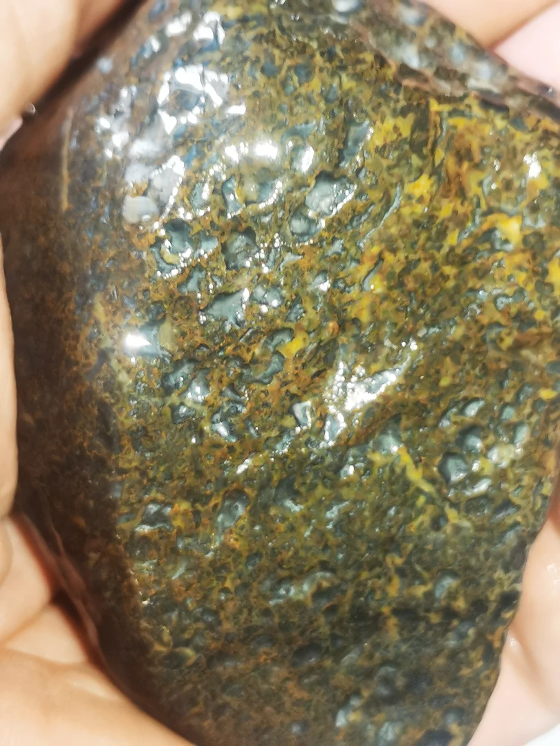 图案只是图案，红天宝石原石