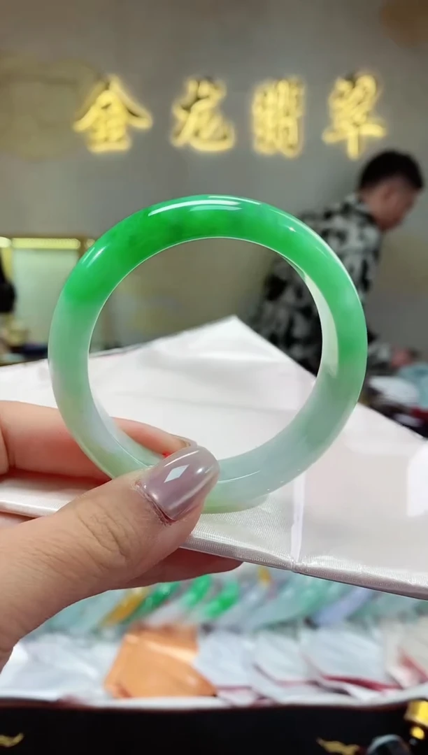 【闪购商品】翡翠手镯未镶嵌