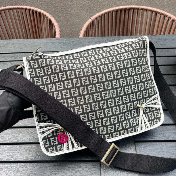 99新 FENDI/芬迪 斜挎包时尚经典肩包