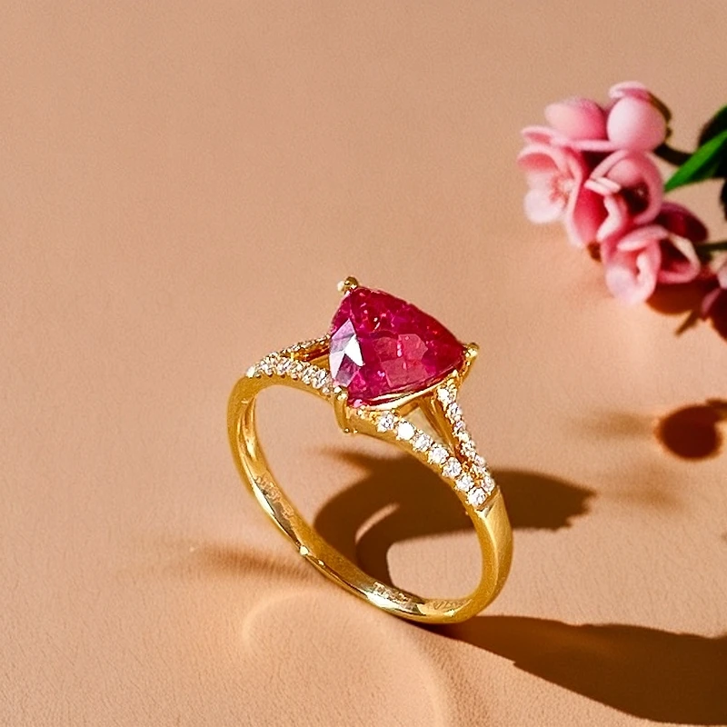 天然彩色宝石红碧玺钻石镶嵌戒指端庄大气典雅优雅时尚喜庆的定亲
