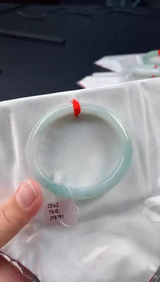 【闪购商品】翡翠手镯未镶嵌54.3贵妃