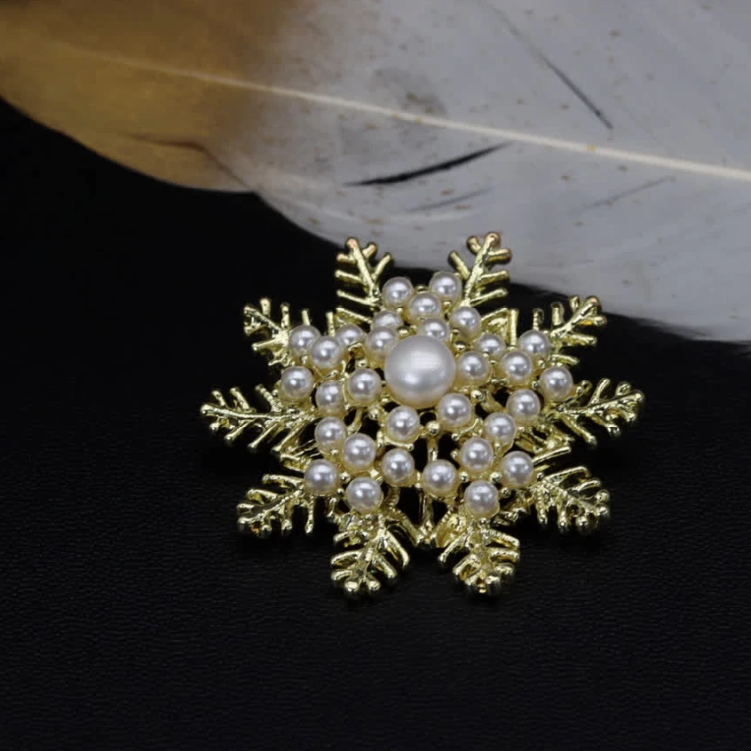 207 雪花白色珍珠胸针