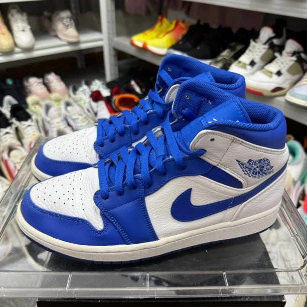 44码 aj1白蓝 市价2899 后跟瑕疵