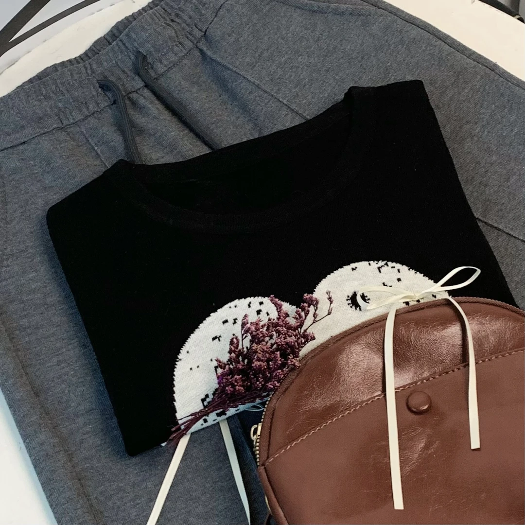 清-玲姐家素炭黑温柔风爱心图案字母款套头针织短袖162190