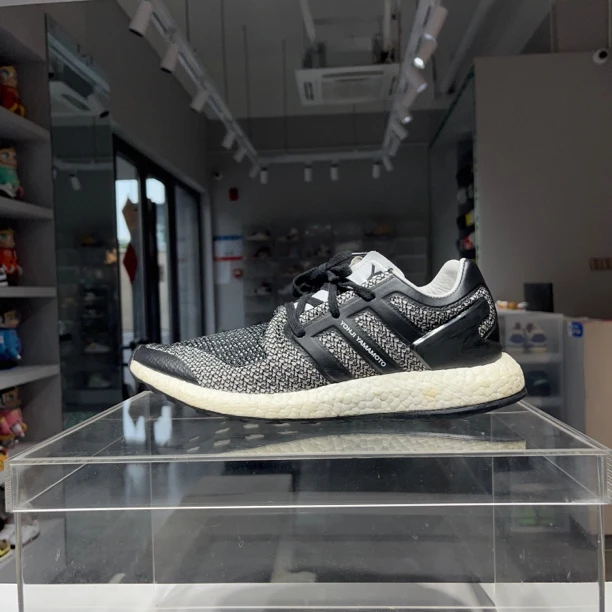 42.5码 y3pure黑白阴阳 42.5码 配y3鞋盒 球鞋穿几次
