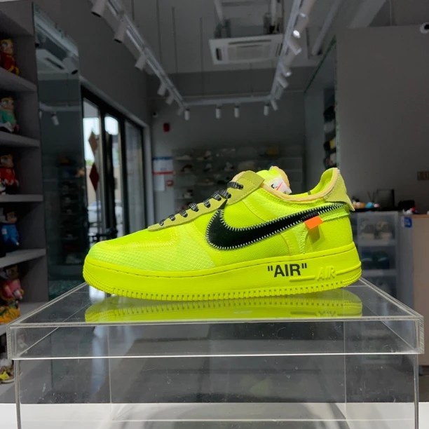 44码 Af1ow荧光绿 原盒配件齐全 44码 成色很好 球鞋