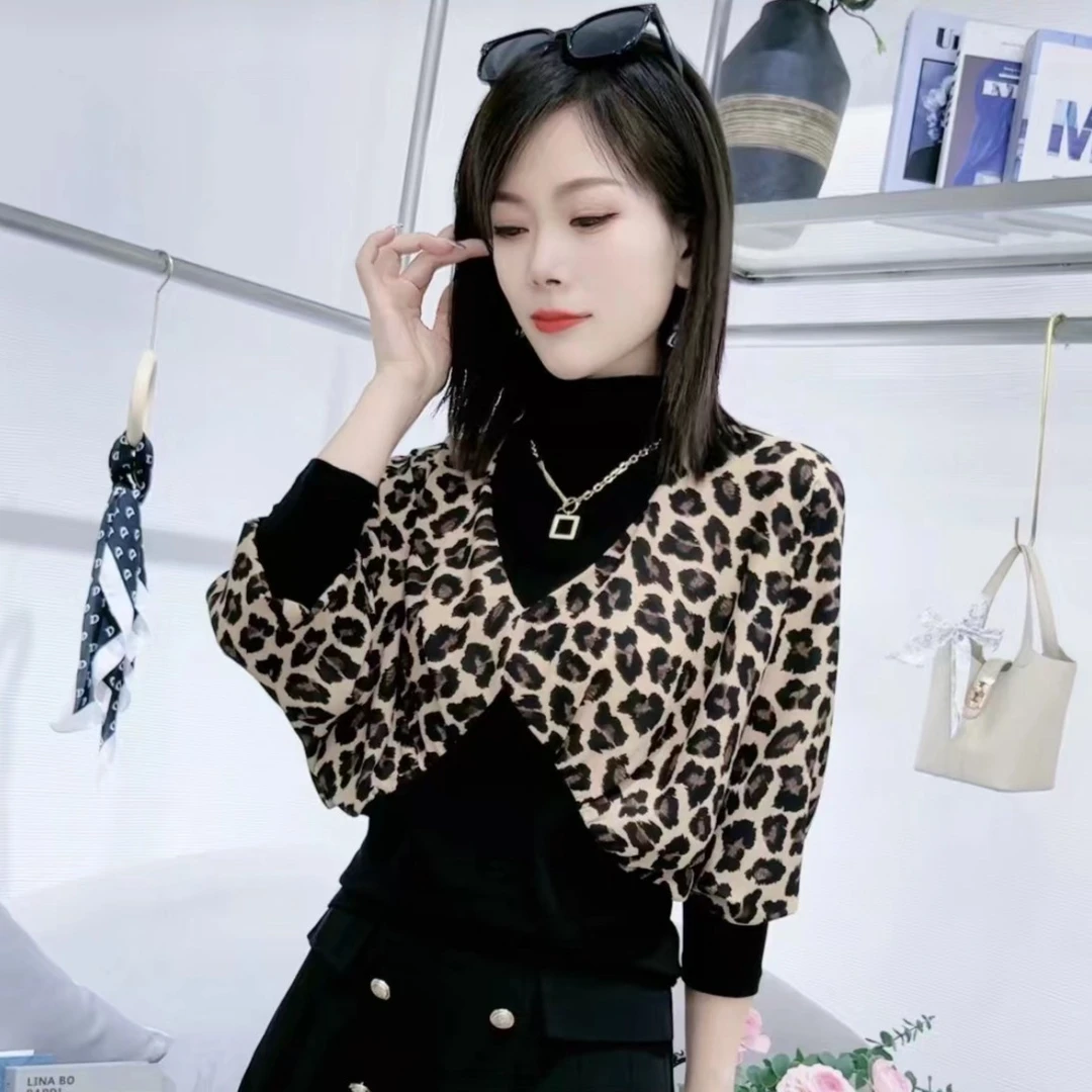 【超值购】秋季新款时尚设计感复古气质百搭韩版拼接长袖女小衫8153