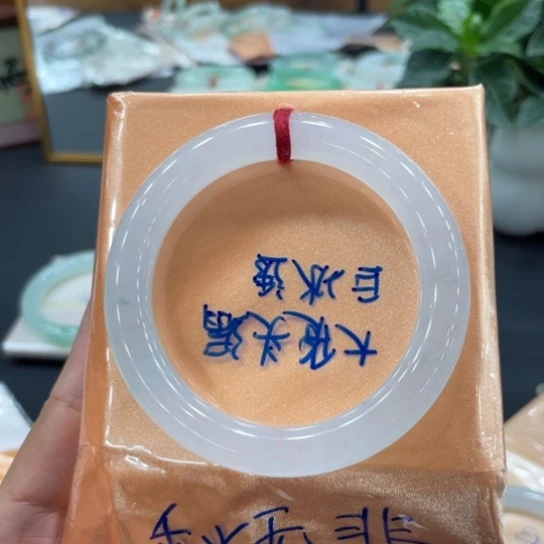 翡翠手镯未镶嵌秋*非手镯