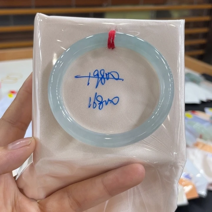 翡翠手镯未镶嵌手镯