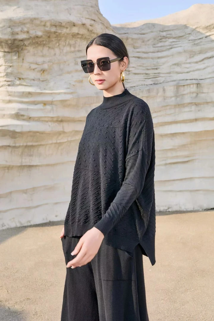 24515 打底气质减龄原创欧货轻奢宽松上衣