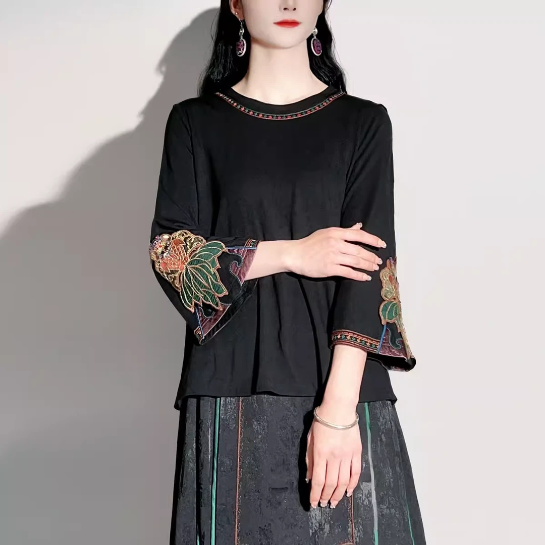 24年春季民族风复古贴布刺绣百搭圆领喇叭袖打底衫T恤衫上衣