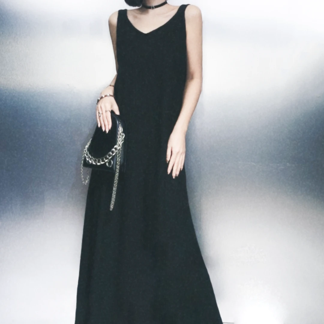 【宽肩带吊带裙】8269 压皱黑色宽肩带时尚连衣裙（120长度）