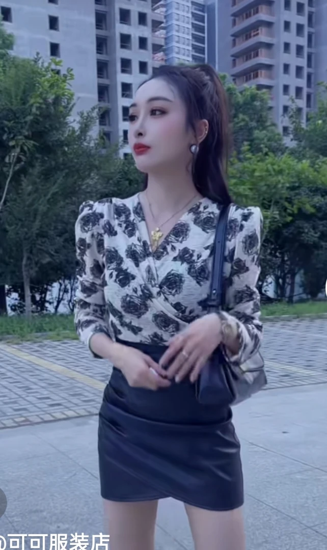 kk 交叉印花上衣8765