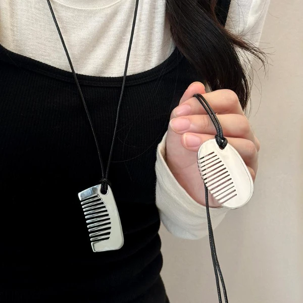 钛钢皮质项链 向日葵欧尼同款梳子项链女小众设计长款毛衣链配饰