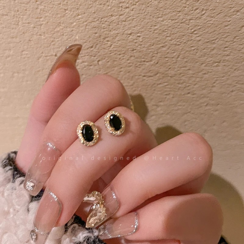 合金耳饰 黑锆石耳钉女新款轻奢高级感气质耳饰复古独特精致耳环