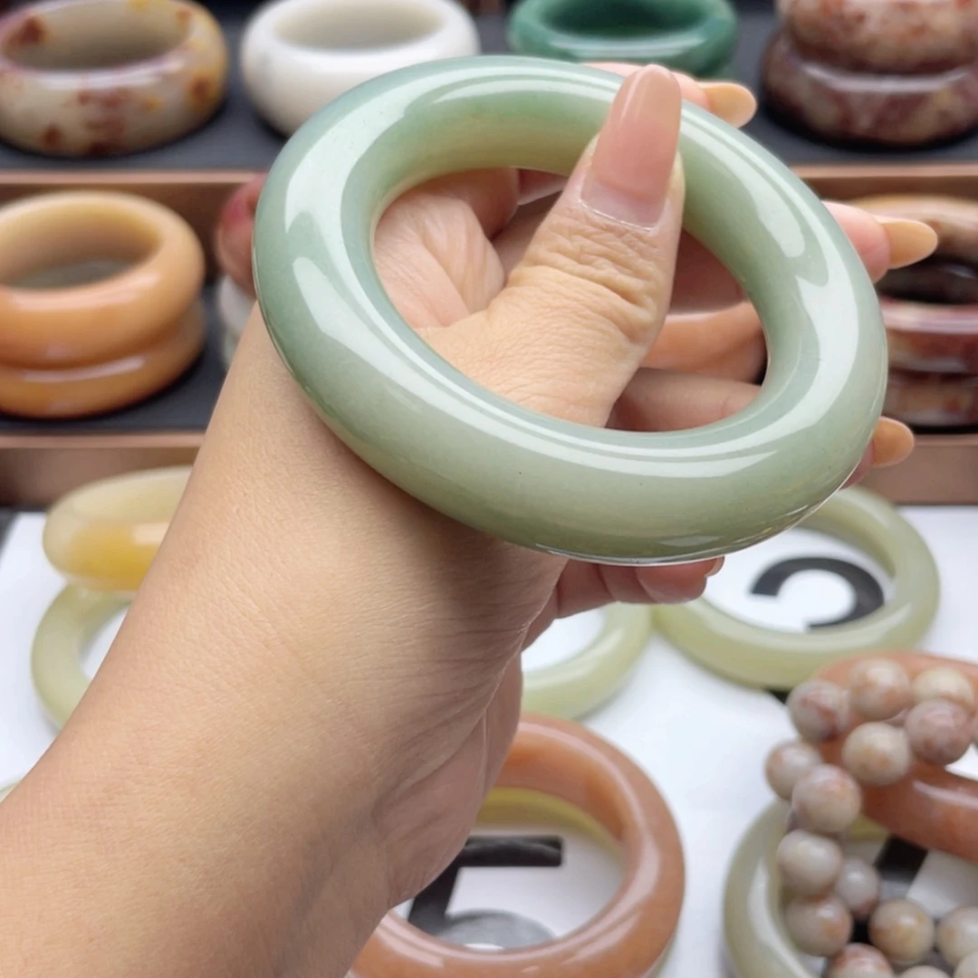 【闪购商品】石英质玉手镯未镶嵌薄**?