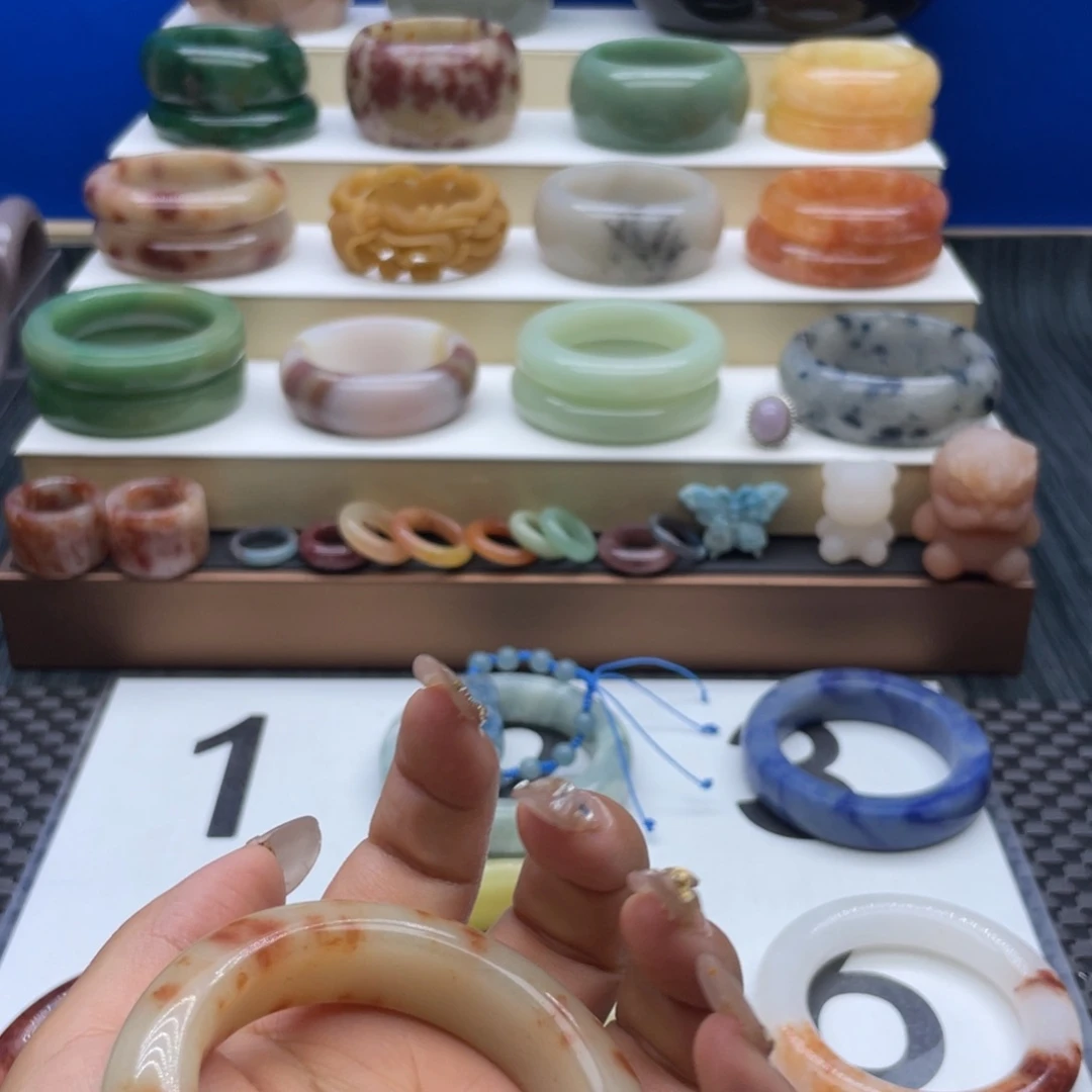 石英质玉手镯未镶嵌月*