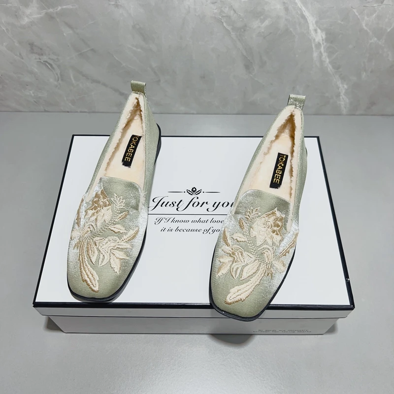 国风新中式方头平底毛毛鞋外穿秋冬新款大码厚底复古刺绣豆豆棉鞋