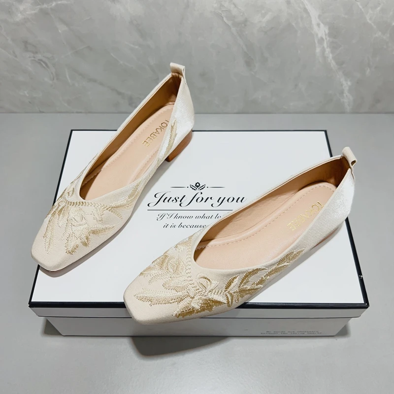 国风新中式方头粗跟复古单鞋2024新款大码软底旗袍鞋刺绣豆豆瓢鞋