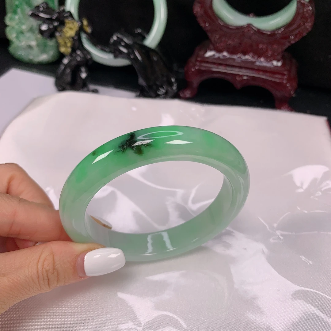 56.7病弱果绿色一抹绿叶 意境深远 经典耐看百搭翡翠手镯