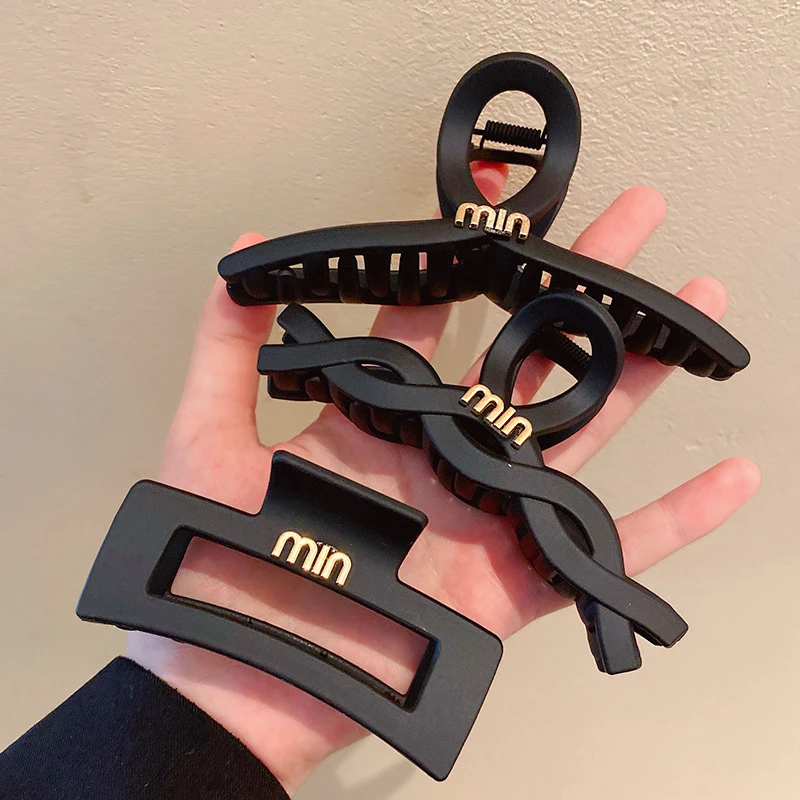 黑色大号min字母抓夹女后脑勺高级感盘发夹子发卡网红鲨鱼夹头饰