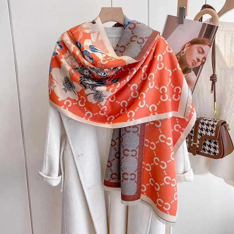 高级感新款女围巾高档百搭保暖披肩加厚围脖国风款经典双面印花