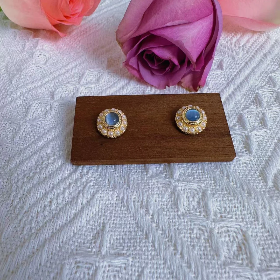 铜合金仿珍珠耳饰 波衣尚轻奢精品耳钉简约法式金色紫色宫廷风