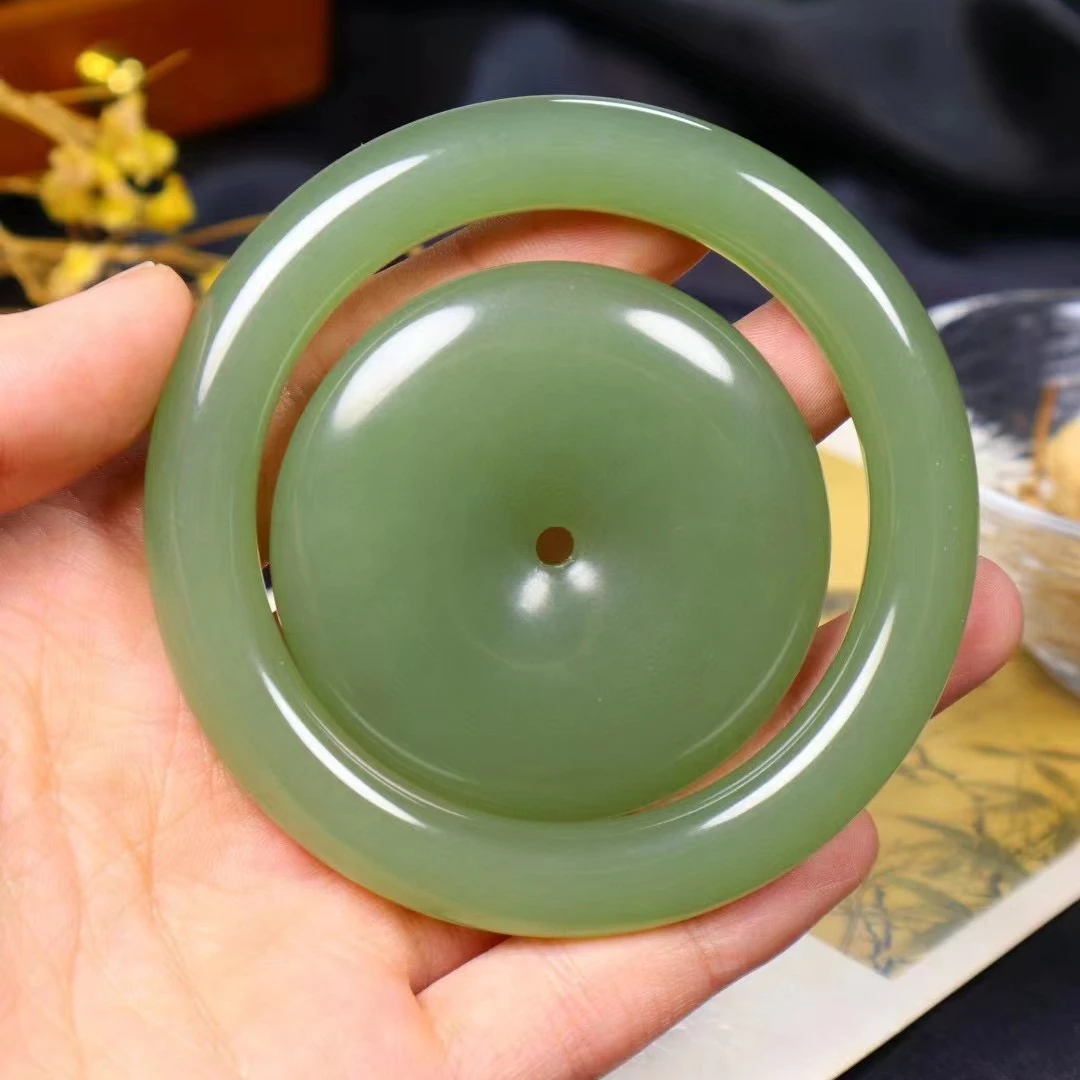 精选和田玉冰底湖水绿套镯，色泽怡人，完美品相自然呈现