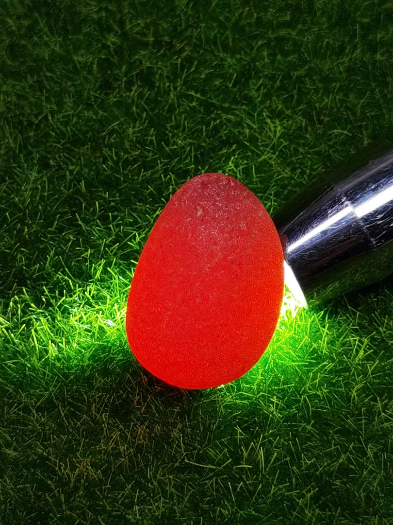 红宝，硬度8.5，密度5.6，打灯通透，重量70克左右。