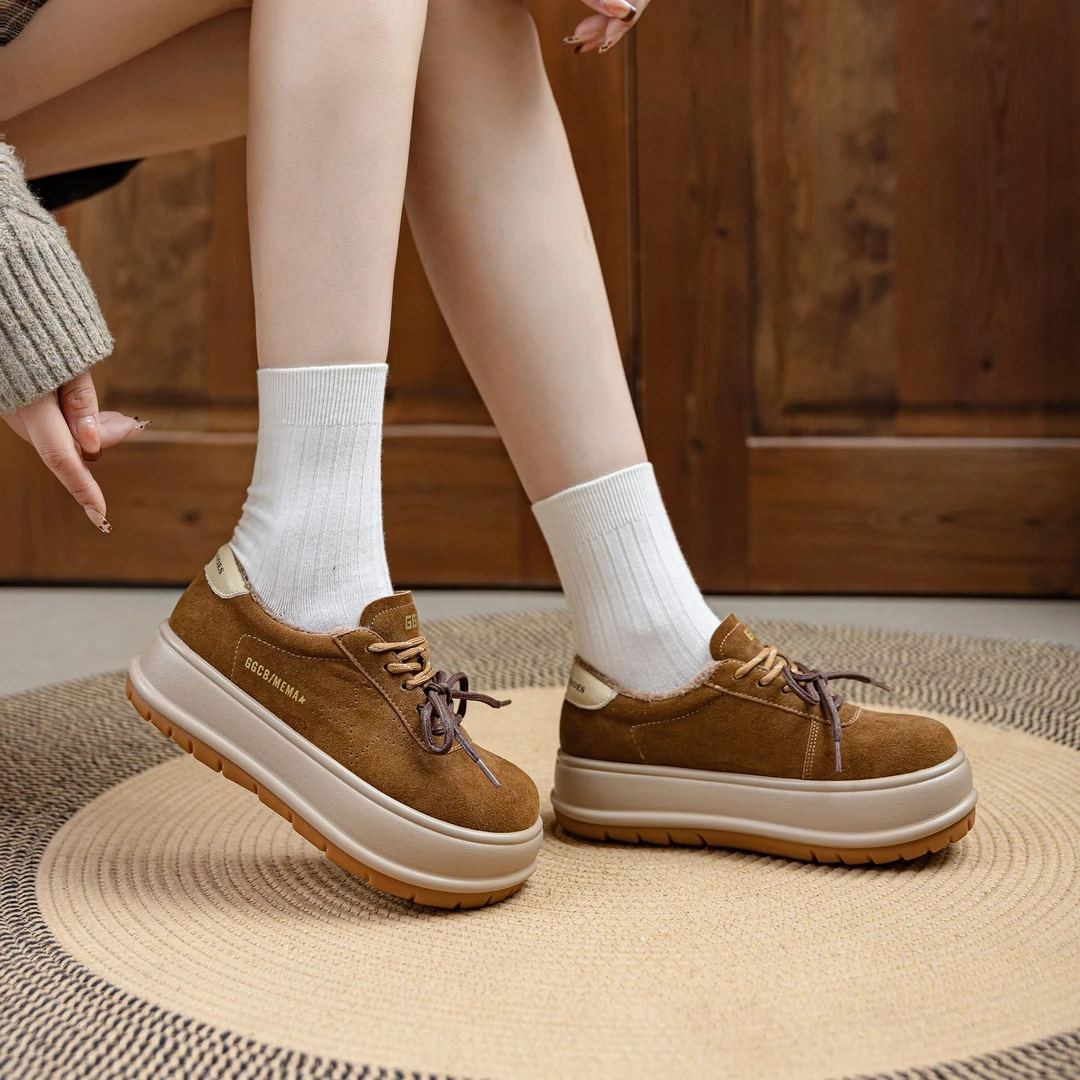 宽脚胖脚大码女鞋秋冬时尚复古美拉德磨砂绒面真皮圆头加绒面包鞋