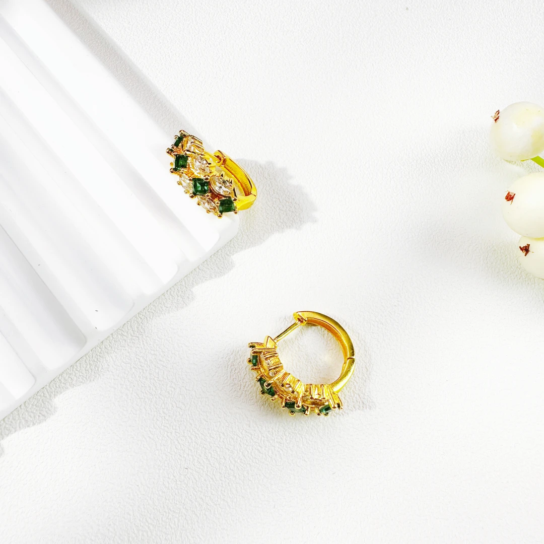 铜合金仿水晶耳饰 2003小众设计金色耳扣时尚百搭中古风气质耳环