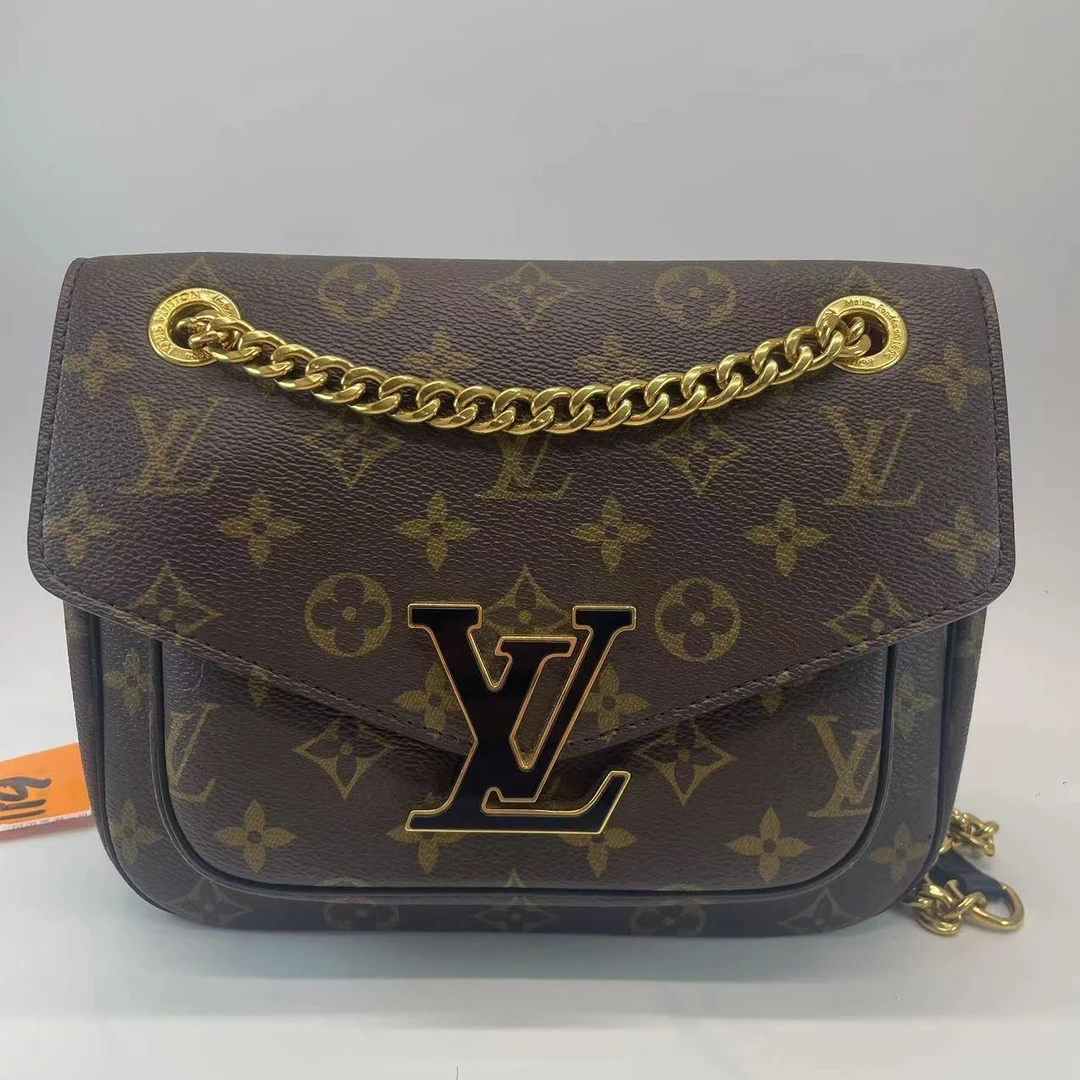 99新 LouisVuitton/路易威登 老花passy珐琅扣/邮差扣/单肩