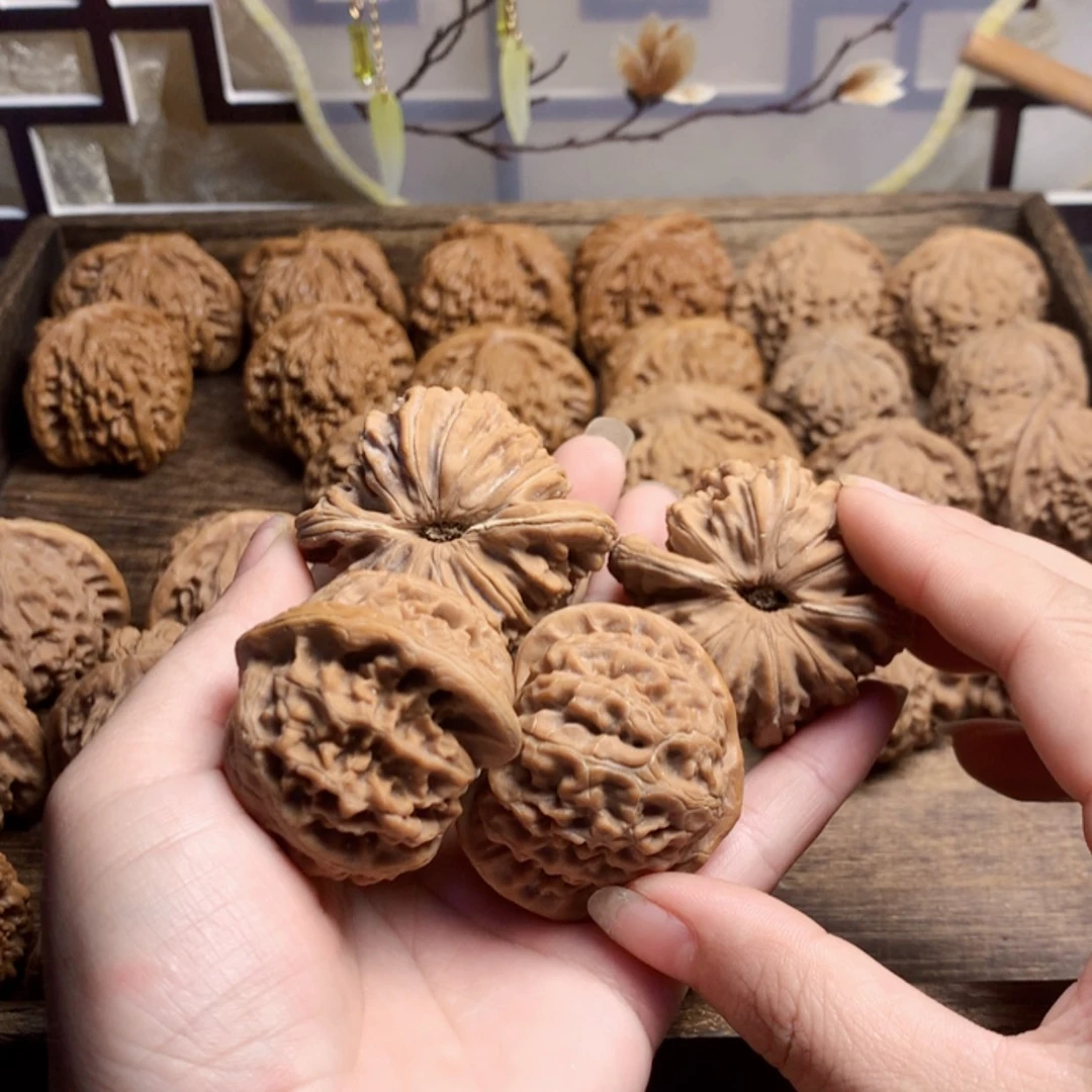 【闪购商品】文玩核桃吊坠木****店宫灯悍高楼