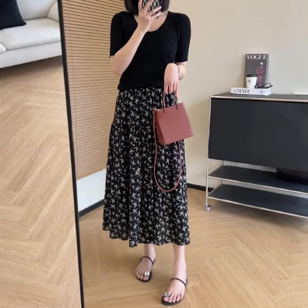 2024新款梨形身材甜辣显瘦半身裙赫本风小个子高腰碎花半身裙子女