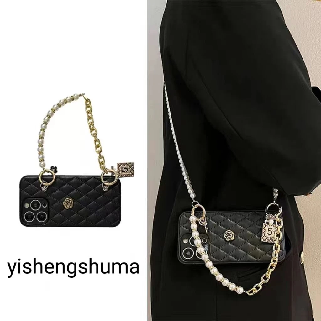 高级山茶花珍珠手提链iPhone12promax手机壳13简约14苹果15小香风